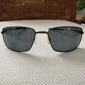 Like New Oakley Square Wire Sunglasses. Scratch free. Like New. Model 004075-04